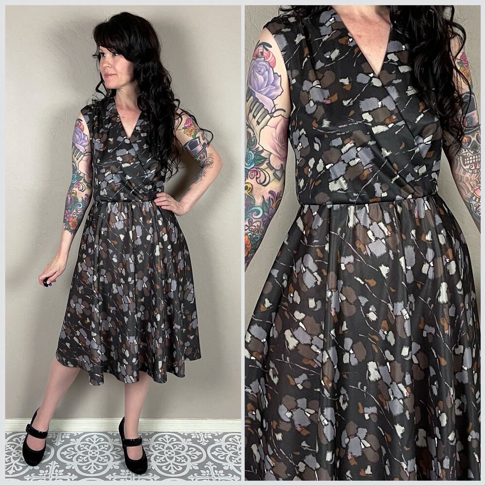 Vintage 1970s Sleeveless Abstract Print Fit and Flare Dress